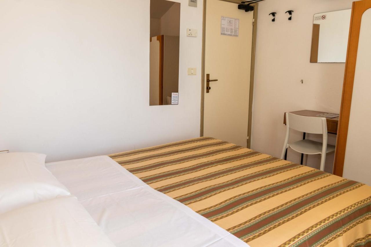 Hotel Alfa Tao Риччоне Экстерьер фото
