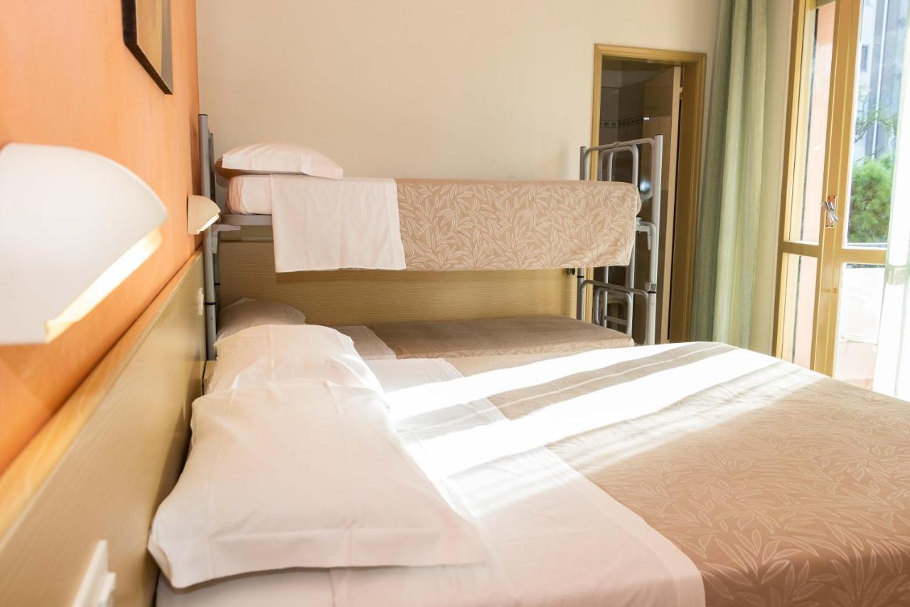 Hotel Alfa Tao Риччоне Экстерьер фото